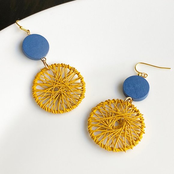 NEW "Yellowstone" Dreamcatcher Wooden Earrings - Picture 3 of 5